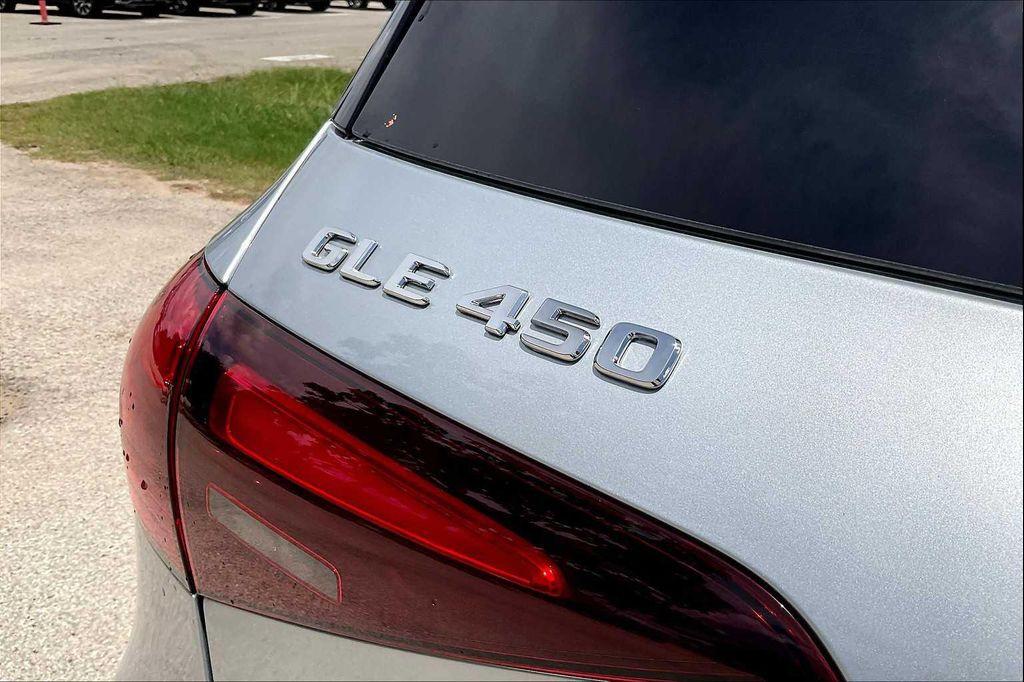 new 2025 Mercedes-Benz GLE 450 car, priced at $75,795