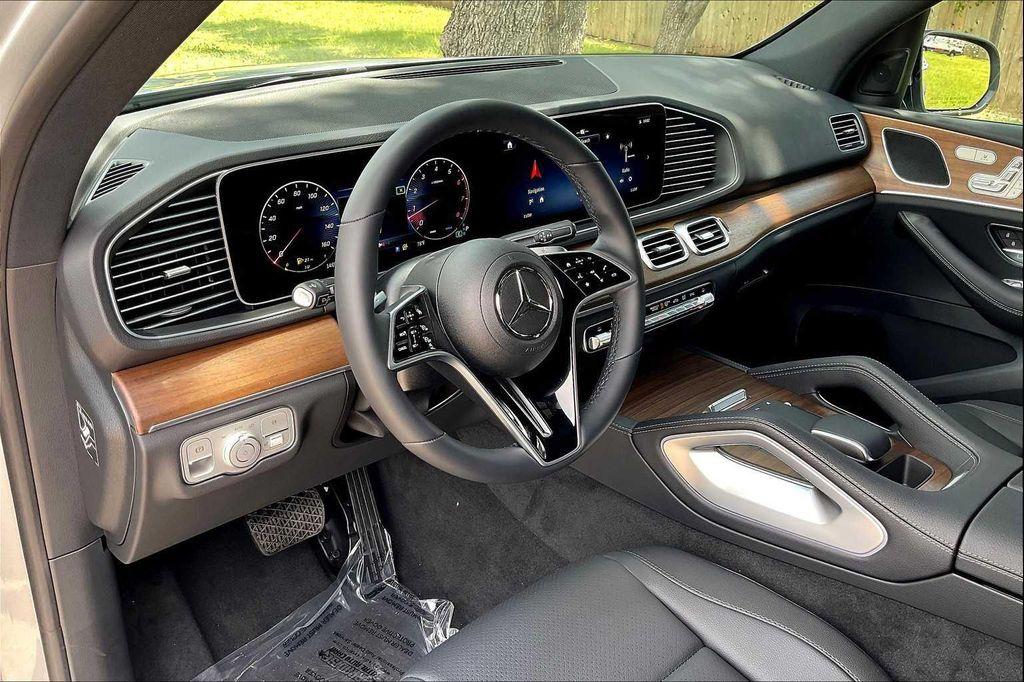 new 2025 Mercedes-Benz GLE 450 car, priced at $75,795