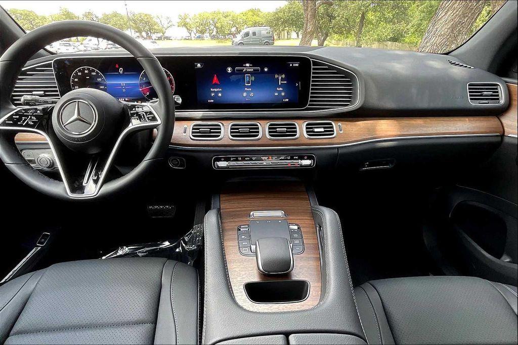 new 2025 Mercedes-Benz GLE 450 car, priced at $75,795