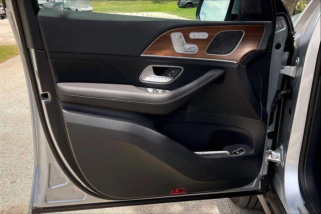 new 2025 Mercedes-Benz GLE 450 car, priced at $75,795