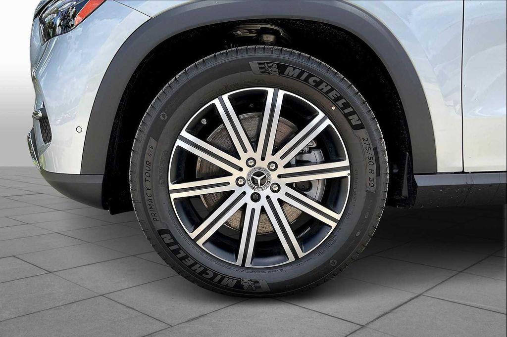 new 2025 Mercedes-Benz GLE 450 car, priced at $75,795