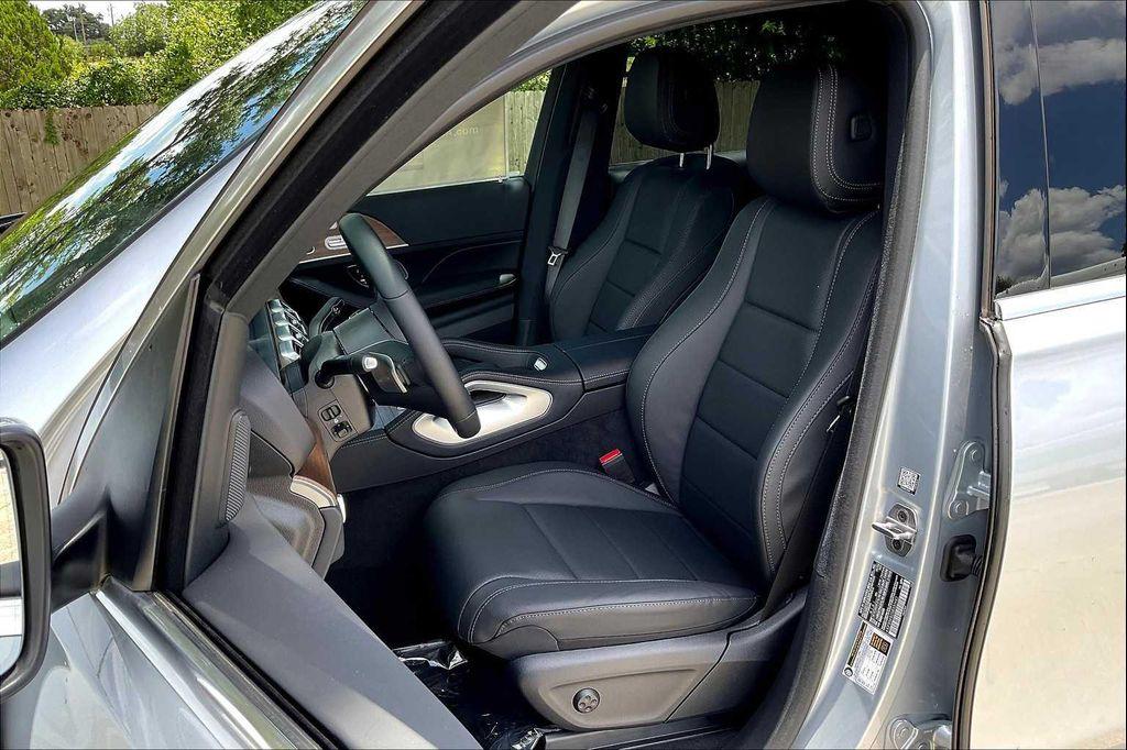 new 2025 Mercedes-Benz GLE 450 car, priced at $75,795