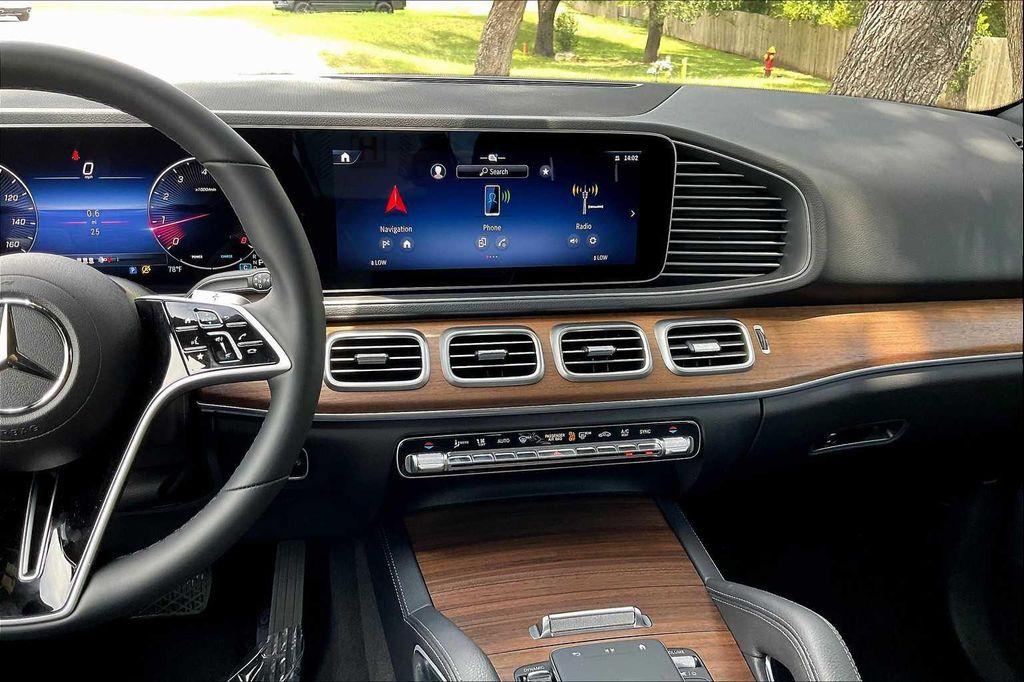 new 2025 Mercedes-Benz GLE 450 car, priced at $75,795