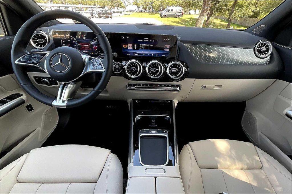 new 2025 Mercedes-Benz GLA 250 car, priced at $47,845