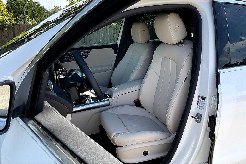 new 2025 Mercedes-Benz GLA 250 car, priced at $47,845