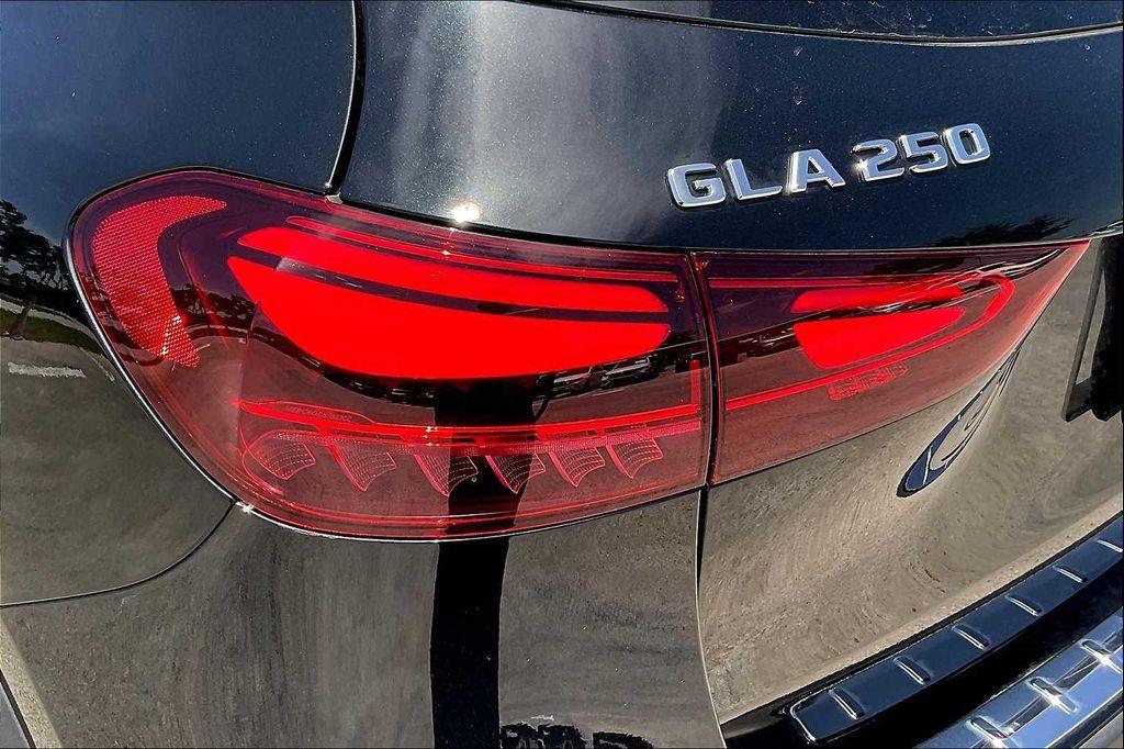 new 2025 Mercedes-Benz GLA 250 car, priced at $51,055