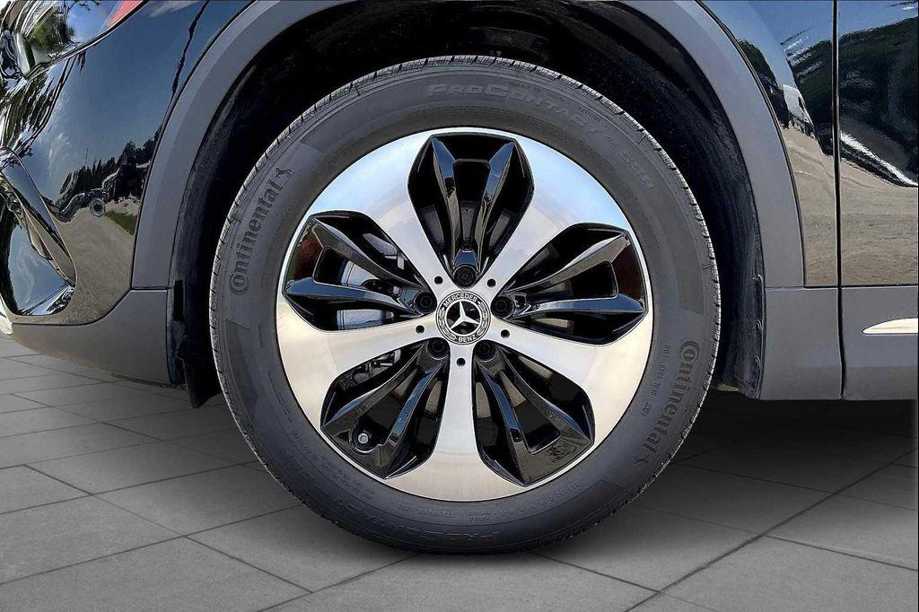 new 2025 Mercedes-Benz GLA 250 car, priced at $51,055