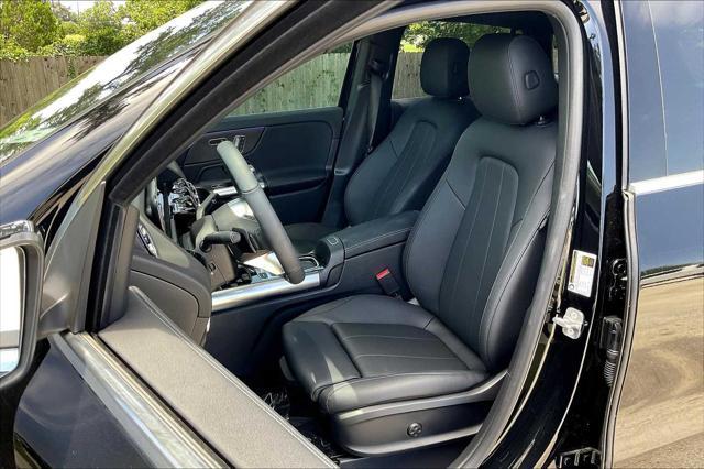 new 2025 Mercedes-Benz GLA 250 car, priced at $51,055
