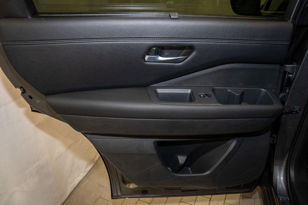 new 2025 Nissan Pathfinder car, priced at $46,784