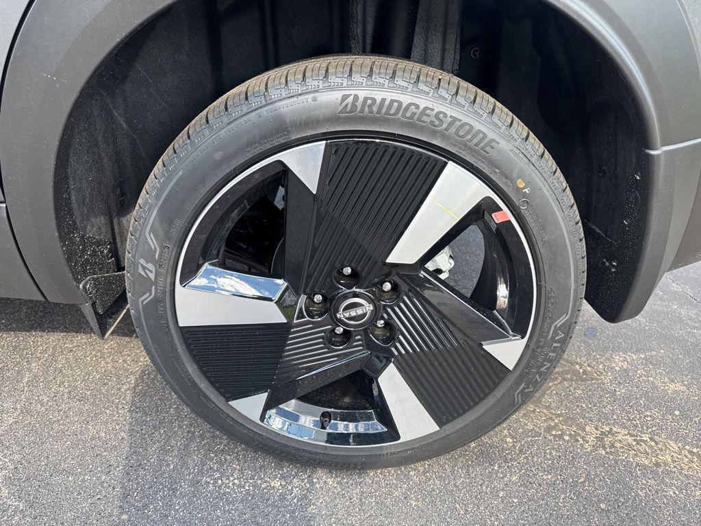 new 2025 Nissan Kicks car, priced at $23,532