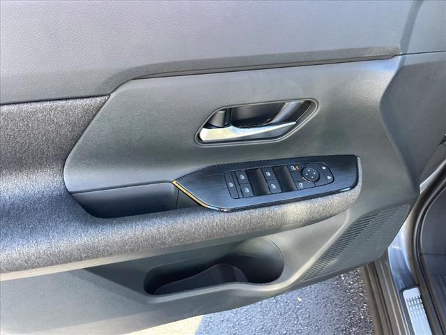 new 2025 Nissan Kicks car, priced at $28,080
