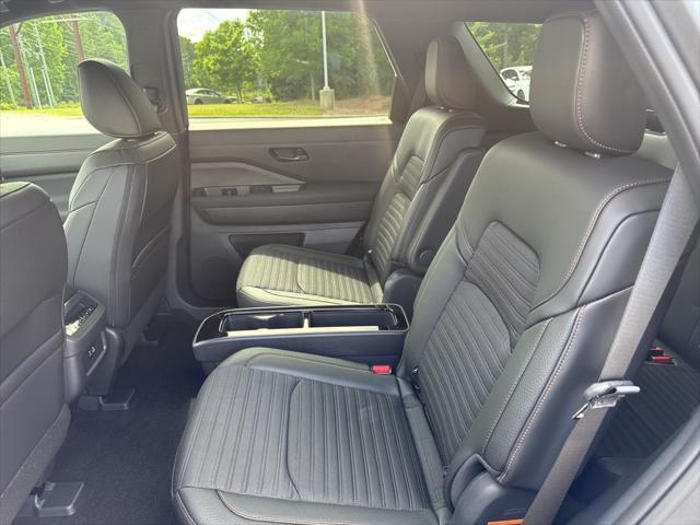 new 2025 Nissan Pathfinder car, priced at $43,888