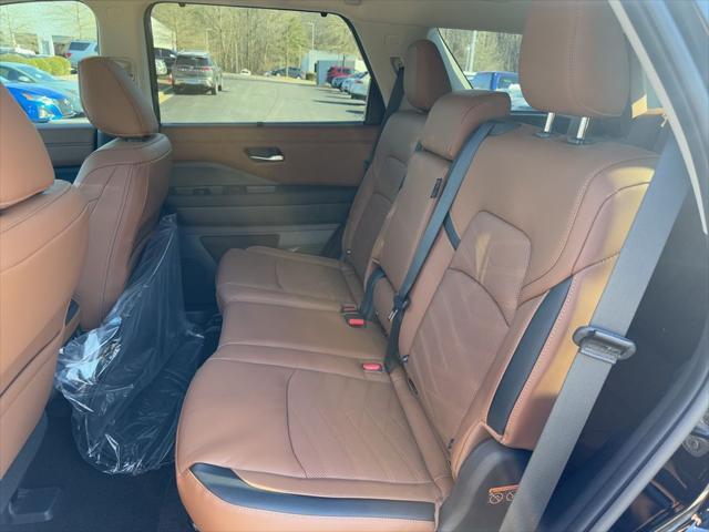 new 2025 Nissan Pathfinder car, priced at $50,423