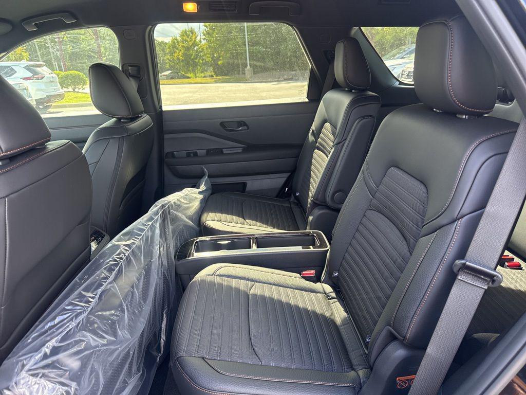 new 2025 Nissan Pathfinder car, priced at $39,178