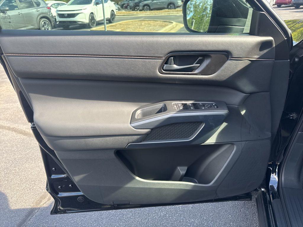 new 2025 Nissan Pathfinder car, priced at $39,178