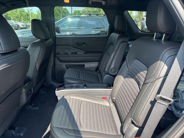 new 2025 Nissan Pathfinder car, priced at $43,967