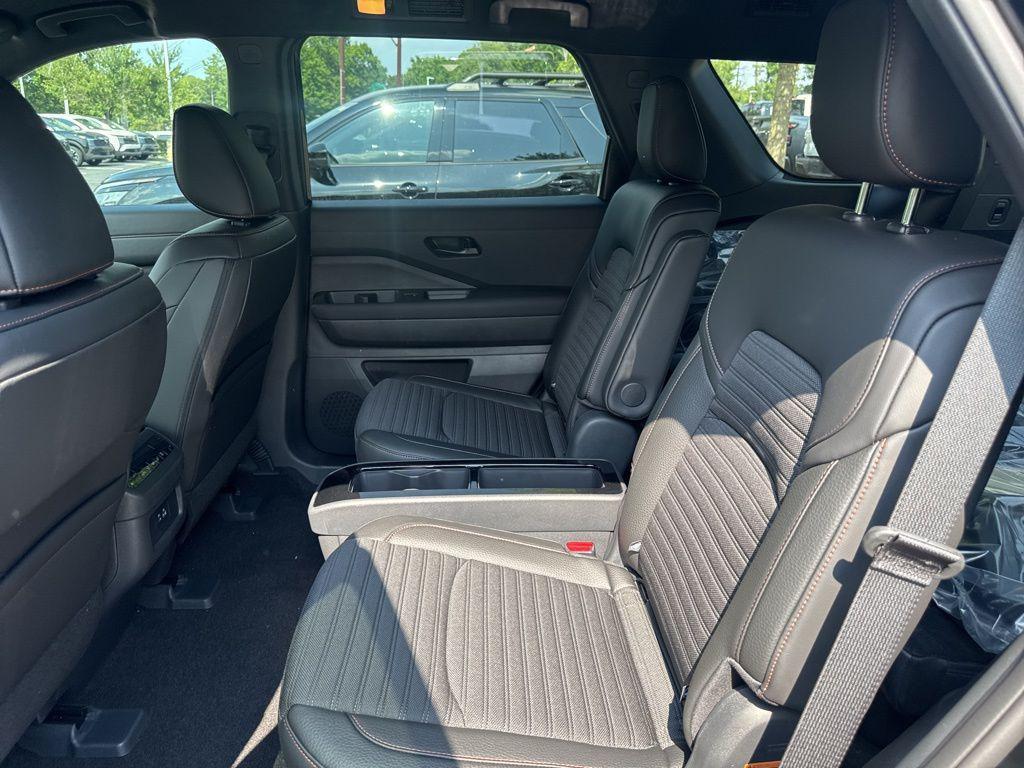 new 2025 Nissan Pathfinder car, priced at $43,967