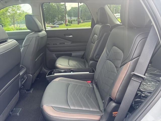 new 2025 Nissan Pathfinder car, priced at $49,896