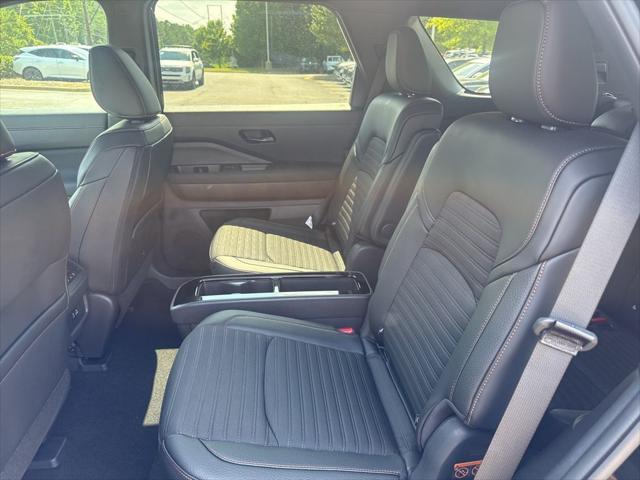 new 2025 Nissan Pathfinder car, priced at $43,967