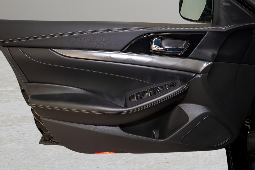 used 2023 Nissan Maxima car, priced at $24,985