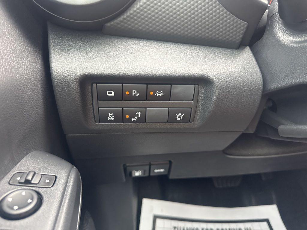 new 2025 Nissan Kicks car, priced at $22,216