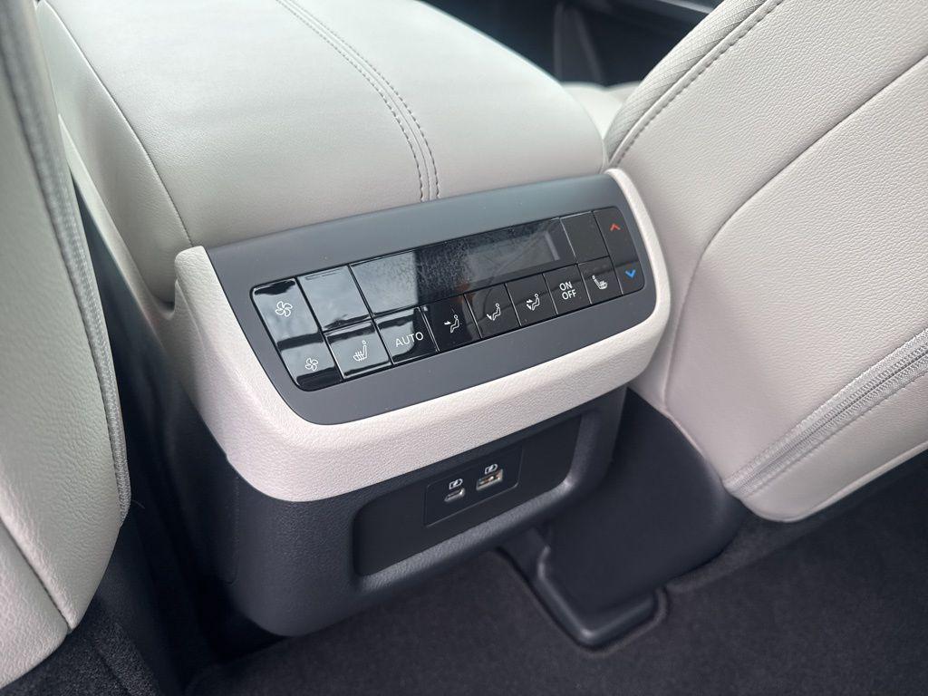 new 2025 Nissan Pathfinder car, priced at $45,038