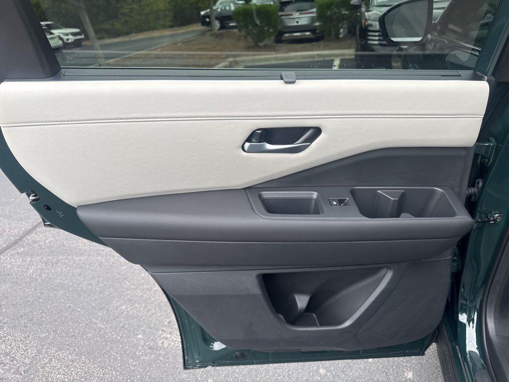 new 2025 Nissan Pathfinder car, priced at $45,038