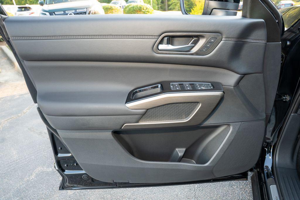 new 2025 Nissan Pathfinder car, priced at $46,136