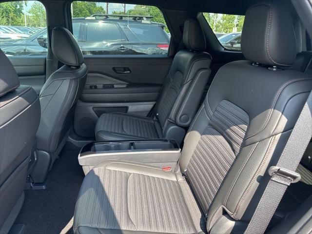 new 2025 Nissan Pathfinder car, priced at $43,967