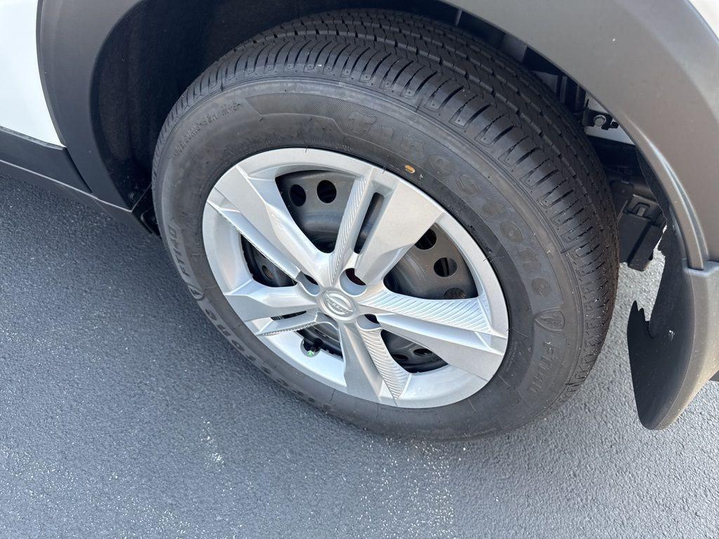 new 2025 Nissan Kicks car, priced at $21,979