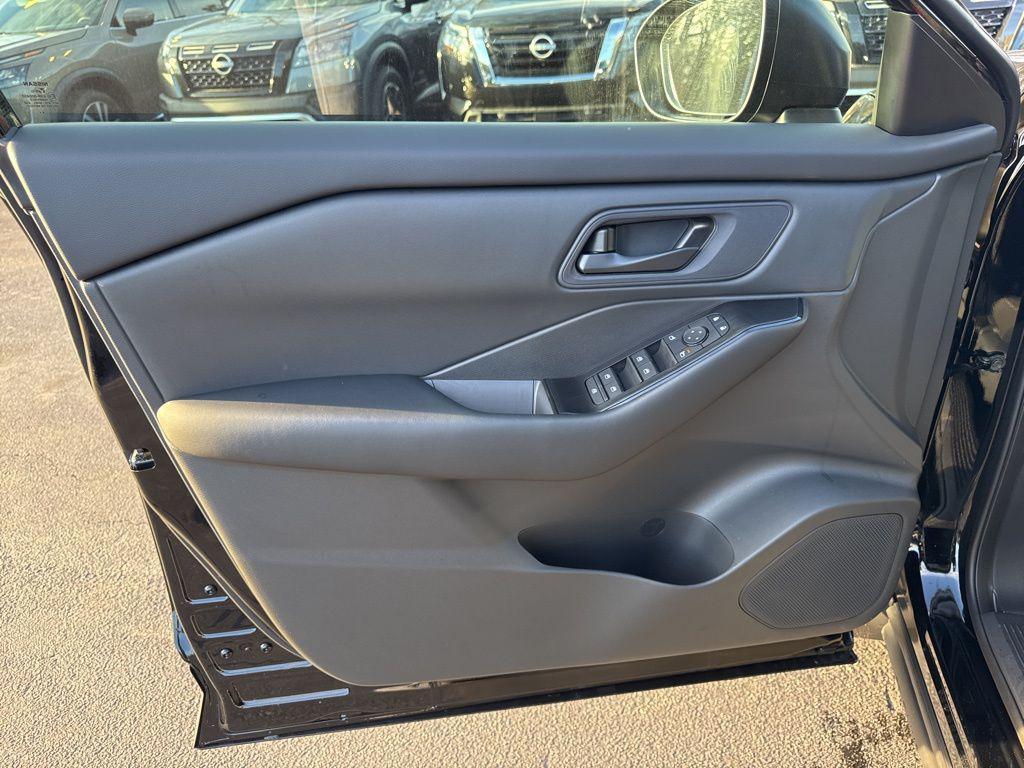 new 2025 Nissan Rogue car, priced at $29,576
