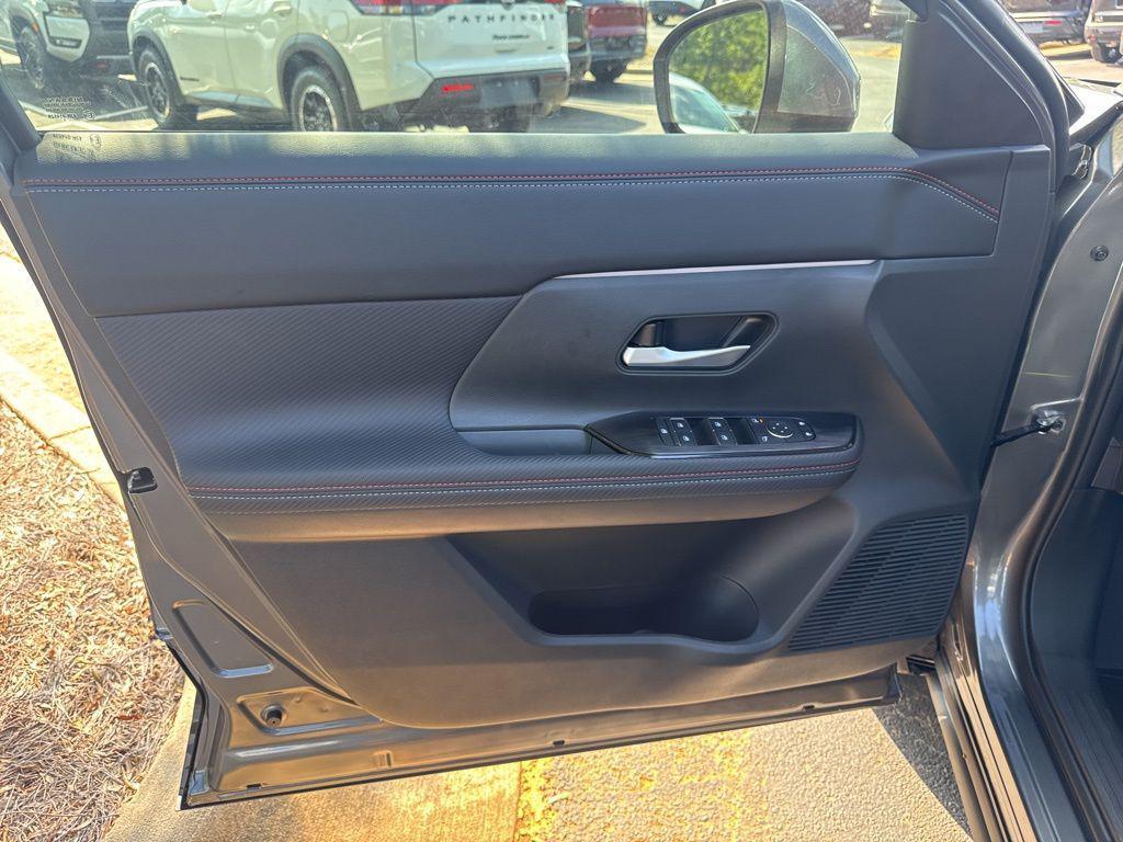 new 2025 Nissan Kicks car, priced at $25,318