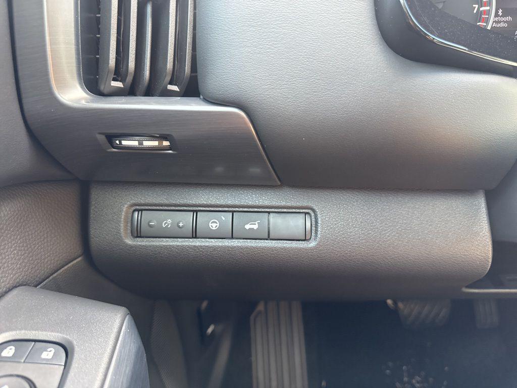 new 2025 Nissan Pathfinder car, priced at $39,178