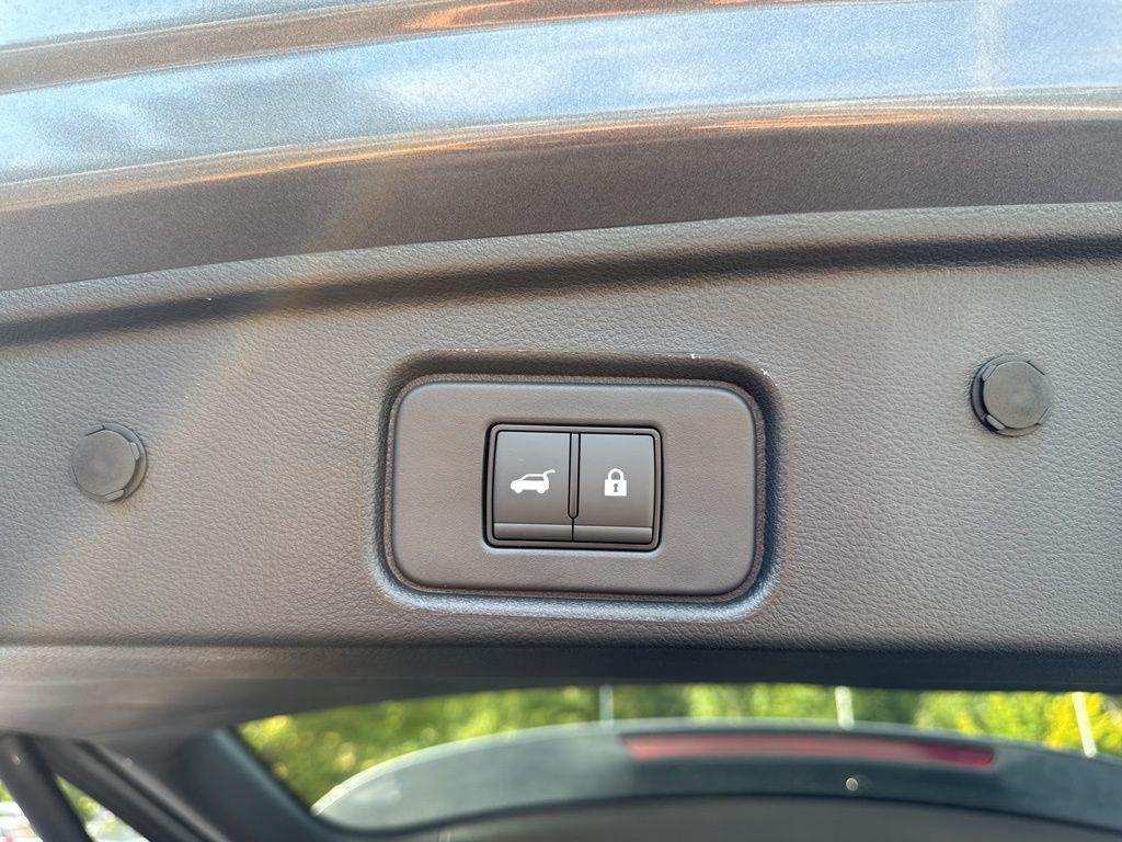 new 2025 Nissan Pathfinder car, priced at $39,178
