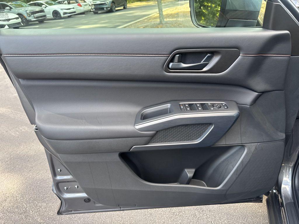 new 2025 Nissan Pathfinder car, priced at $39,178