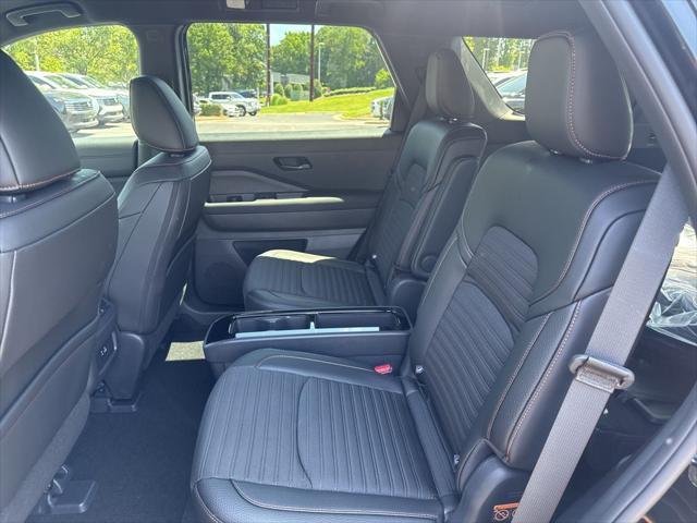 new 2025 Nissan Pathfinder car, priced at $43,967