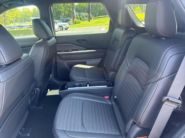new 2025 Nissan Pathfinder car, priced at $43,967