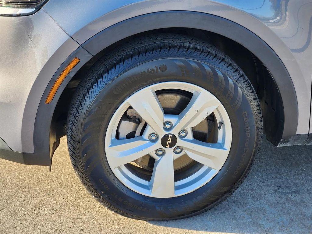 used 2023 Kia Sorento car, priced at $24,600