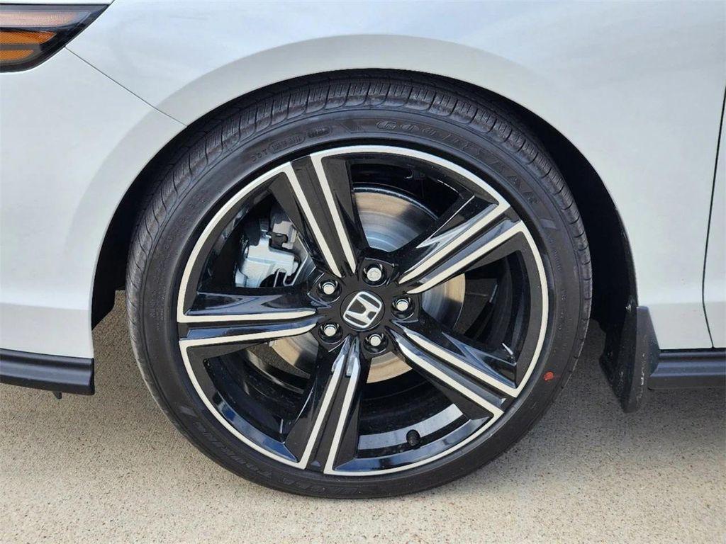 new 2025 Honda Accord Hybrid car, priced at $33,899