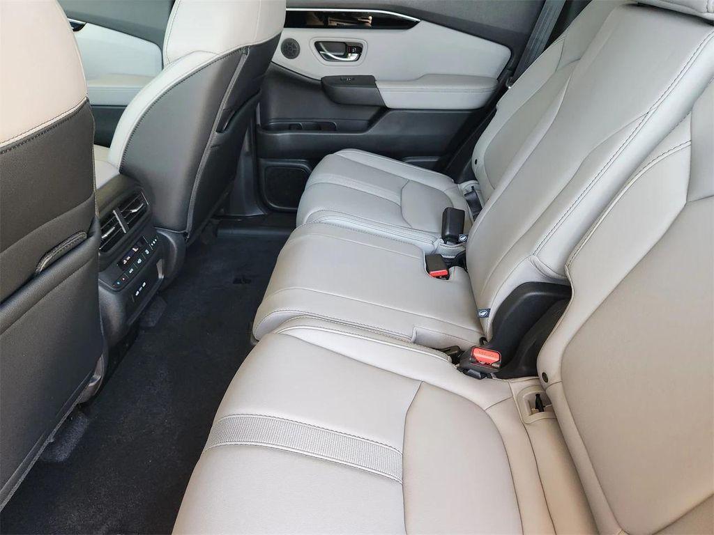 new 2025 Honda Pilot car, priced at $42,498