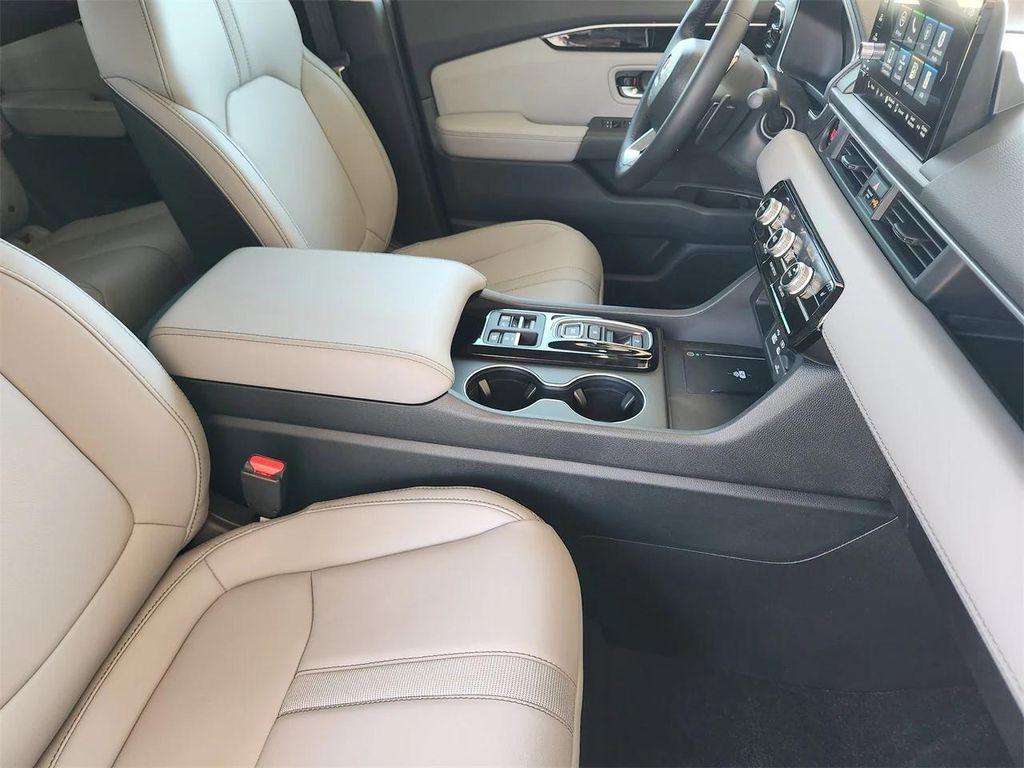 new 2025 Honda Pilot car, priced at $42,498