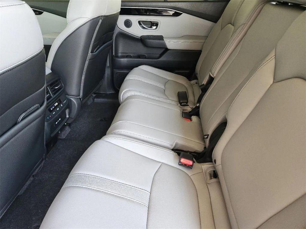 new 2025 Honda Pilot car, priced at $43,472