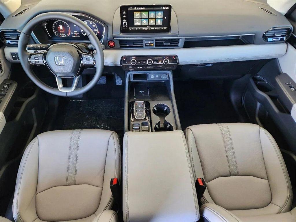new 2025 Honda Pilot car, priced at $42,924