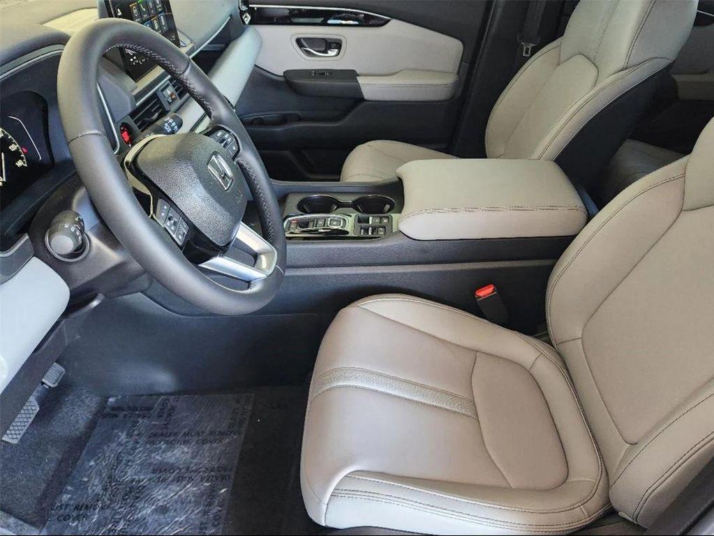 new 2025 Honda Pilot car, priced at $42,924