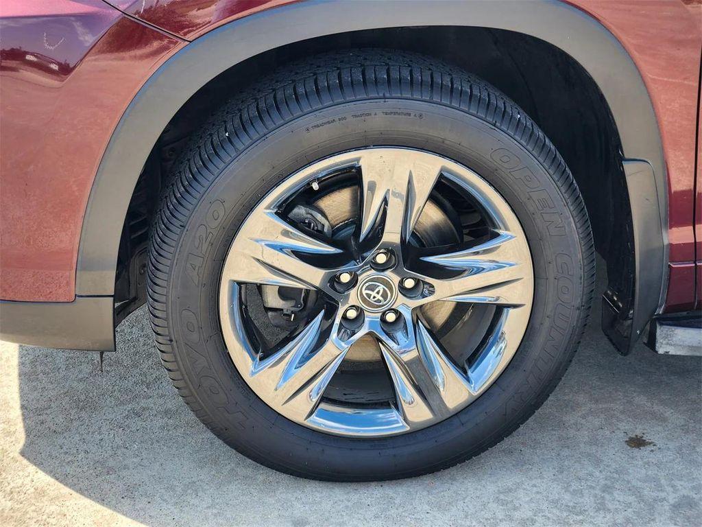 used 2018 Toyota Highlander car, priced at $24,400
