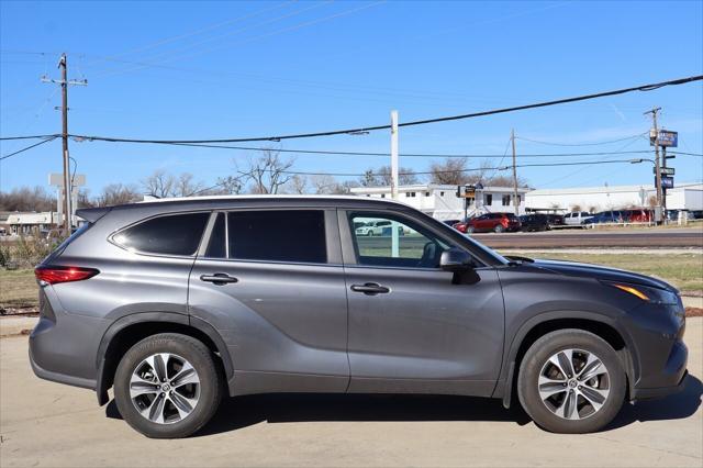 used 2023 Toyota Highlander car, priced at $37,900