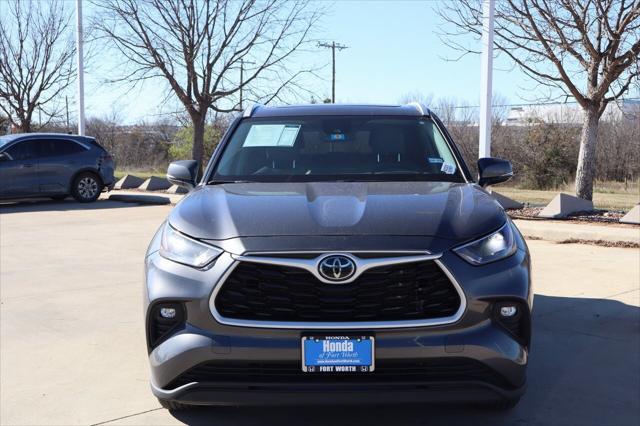 used 2023 Toyota Highlander car, priced at $37,900