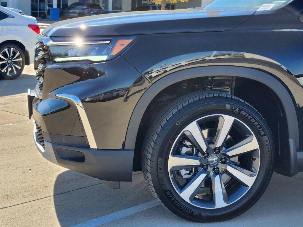 new 2025 Honda Pilot car, priced at $45,537