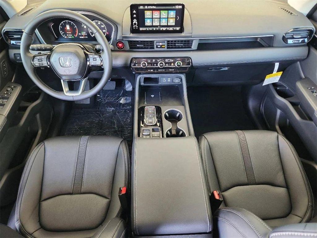 new 2025 Honda Pilot car, priced at $45,537