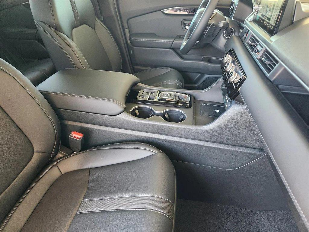 new 2025 Honda Pilot car, priced at $47,427